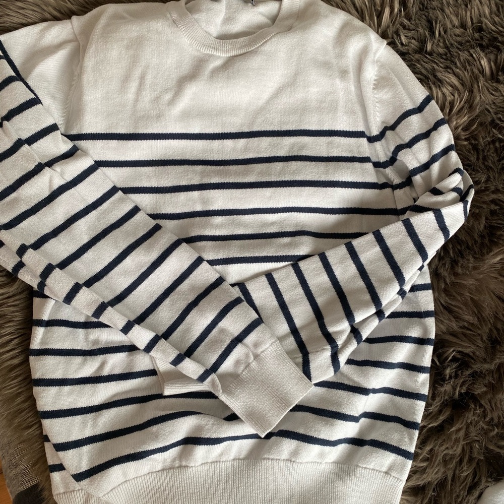 Amazon Essentials Sweater - Picture 2 of 3